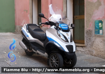 Piaggio MP3
Polizia Municipale Cagliari
POLIZIA LOCALE YA00516
Parole chiave: Sardegna (CA) Polizia_locale Piaggio MP3 POLIZIALOCALEYA00516