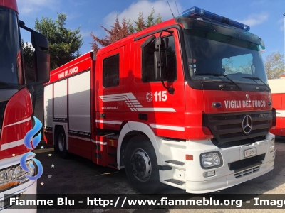 Mercedes-Benz Actros 1841 II serie
Vigili del Fuoco
Comando Provinciale di Bari
AutoPompaSerbatoio allestimento Bai
VF 24501
Parole chiave: Mercedes-Benz Actros_1841_IIserie VF24501 Santa_Barbara_2022