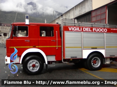 Iveco OM 160
Vigili del Fuoco
Comando Provinciale di Torino
Distaccamento volontario di Bussoleno (TO)
AutoPompaSerbatoio allestimento Baribbi
versione con nuova livrea
VF 11739

Parole chiave: Iveco OM 160 VF11739