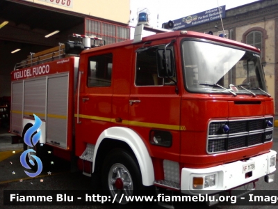 Iveco OM 160
Vigili del Fuoco
Comando Provinciale di Torino
Distaccamento volontario di Bussoleno (TO)
AutoPompaSerbatoio allestimento Baribbi
versione con nuova livrea
VF 11739
Parole chiave: Iveco OM 160 VF11739