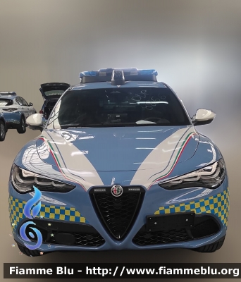 Alfa-Romeo Stelvio restyle
Polizia di Stato
Polizia Stradale
Allestimento Focaccia
Parole chiave: Alfa-Romeo Stelvio_restyle