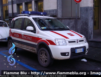 Fiat Nuova Panda 4x4
Polizia Municipale Unione Valdera
Parole chiave: Fiat Nuova_Panda_4x4