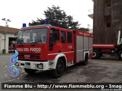 Iveco EuroFire 150E27 I serie
Vigili del Fuoco
Comando Provinciale di Pisa
AutoPompaSerbatoio allestimento Iveco-Magirus
VF 19013
Parole chiave: Iveco EuroFire_150E27_Iserie VF19013