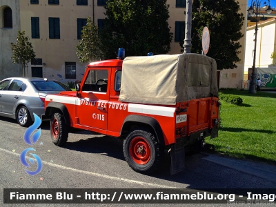 Land Rover Defender 90
Vigili del Fuoco
Comando Provinciale di Pisa
VF 22345
Parole chiave: Land-Rover Defender_90 Festa_della_Protezione_Civile_2012