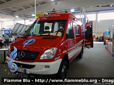 Mercedes-Benz Sprinter 4x4 III serie
Vigili del Fuoco
Corpo Permanente di Trento
Nucleo Sommozzatori
Allestito DiviTec
VF 0J1 TN
Esposto al REAS 2012
Parole chiave: Mercedes-Benz Sprinter_4x4_IIIserie VF0J1TN Reas_2012