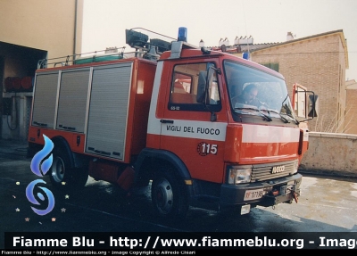 Iveco Zeta 65-12
Vigili del Fuoco
Polisoccorso allestimento Baribbi
VF 17198
Parole chiave: Iveco Zeta_65-12 VF17198