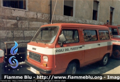 Fiat 900 E
Vigili del Fuoco
Automezzo storico
VF 15668
Parole chiave: Fiat 900_E VF15668