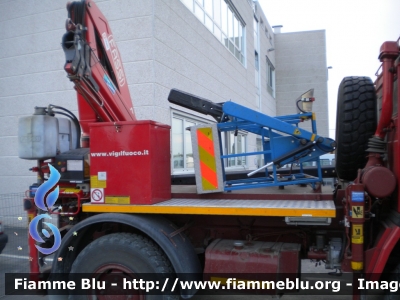 Iveco OM 75P
Vigili del Fuoco
Comando Provinciale di Belluno
VF 25862
Parole chiave: Iveco OM 75P VF25862