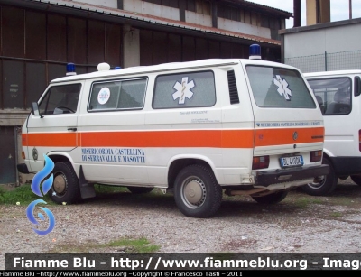 Volkswagen Transporter T3
Misericordia Di Castellina Di Serravalle E Masotti
Allestita Mariani Fratelli
CODICE AUTOMEZZO: 62
Parole chiave: Volkswagen Transporter_T3 Ambulanza 118_Pistoia