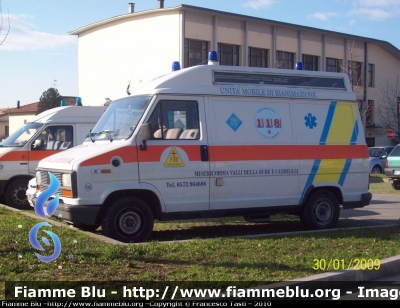 Fiat Ducato I serie
Misericordia Valle della Bure E Candeglia
Allestita Mariani Fratelli
CODICE AUTOMEZZO: 132
Precedentemente appartenuta alla Misericordia di Carmignano
"Veicolo dismesso" 
Sostituito dall' Iveco Daily III serie
Parole chiave: Fiat Ducato_Iserie 118_Pistoia Ambulanza