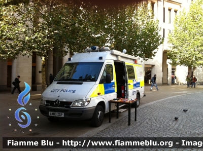 Mercedes-Benz Sprinter II serie
Great Britain - Gran Bretagna
City of London Police
Ufficio Mobile
Parole chiave: Mercedes-Benz Sprinter_IIserie