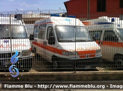 Fiat Ducato II serie
Emergenza 2000 Milano
Parole chiave: Lombardia (MI) Ambulanza Fiat Ducato_IIserie