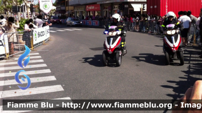 Piaggio MP3 Yourban
Vigili del Fuoco
In scorta al "Giro d'Italia 2012"
VF A0032
VF A0033
Parole chiave: Piaggio Mp3_Yourban VFA0032 VFA0033 Giro_Italia_2012