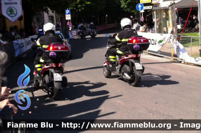 Piaggio MP3 Yourban
Vigili del Fuoco
In scorta al "Giro d'Italia 2012"
VF A0032
VF A0033
Parole chiave: Piaggio Mp3_Yourban VFA0032 VFA0033 Giro_Italia_2012