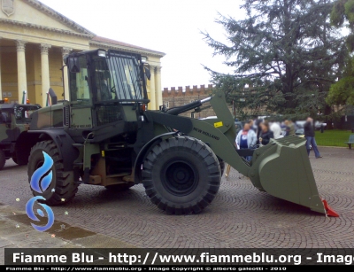 New Holland W190B
Esercito Italiano
Genio Militare
Parole chiave: New_Holland W190B Festa_Forze_Armate_2010