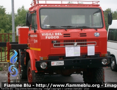 Iveco OM 75P
Vigili del Fuoco
Comando Provinciale di Belluno
VF 25862
Parole chiave: Iveco OM 75P VF25862 Raduno_Nazionale_VVF_2010