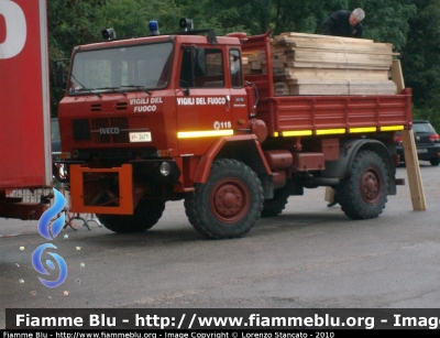 Iveco 80-16
Vigili del Fuoco
Comando Provinciale di Belluno
VF 24171
Parole chiave: Iveco 80-16 VF24171 Raduno_Nazionale_VVF_2010