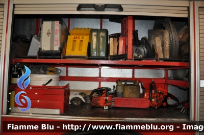 Iveco 190-26
Vigili del Fuoco
Comando Provinciale di Pisa
Distaccamento Volontario di Lari (PI)
AutoPompaSerbatoio allestimento Baribbi
Secondo vano laterale sinistro
VF 16236
Parole chiave: Iveco 190-26 VF16236