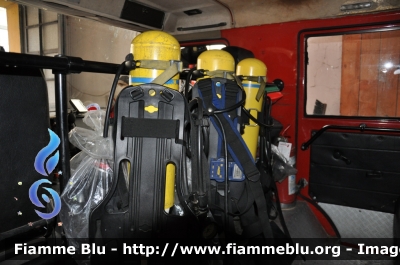 Iveco 190-26
Vigili del Fuoco
Comando Provinciale di Pisa
Distaccamento Volontario di Lari (PI)
AutoPompaSerbatoio allestimento Baribbi
Autoprotettori
VF 16236
Parole chiave: Iveco 190-26 VF16236