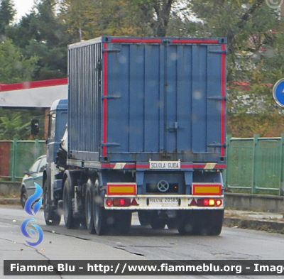 Iveco 190-35
Polizia di Stato
Polizia 61781
semirimorchio container
POLIZIA r 20585
- scuola guida -
Parole chiave: Iveco 190-35 Polizia di Stato POLIZIA 61781 r 20585