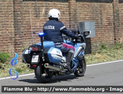 Yamaha FJR 1300 II serie
Polizia di Stato
Polizia Stradale
Allestimento Elevox
POLIZIA G3102
in scorta al Giro d'Italia 2022
Moto "19"
Parole chiave: Yamaha FJR 1300 II serie POLIZIA G3102 Giro_d_Italia_2022