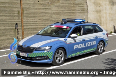 Skoda Superb Wagon III serie restyle
Polizia di Stato
Polizia Stradale
POLIZIA M6404
in scorta al Giro d'Italia 2024
Auto 06
Parole chiave: Skoda Superb_Wagon_III_serie_restyle Polizia_Stradale Giro_d_Italia_2024 POLIZIA_M6404