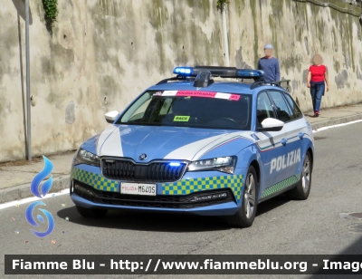 Skoda Superb Wagon III serie restyle
Polizia di Stato
Polizia Stradale
POLIZIA M6405
in scorta al Giro d'Italia 2024
Auto 03
Parole chiave: Skoda Superb_Wagon_III_serie_restyle Polizia_Stradale Giro_d_Italia_2024 POLIZIA_M6405