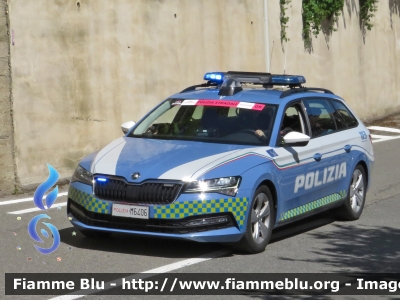 Skoda Superb Wagon III serie restyle
Polizia di Stato
Polizia Stradale
POLIZIA M6406
in scorta al Giro d'Italia 2024
Auto 05
Parole chiave: Skoda Superb_Wagon_III_serie_restyle Polizia_Stradale Giro_d_Italia_2024 POLIZIA_M6406