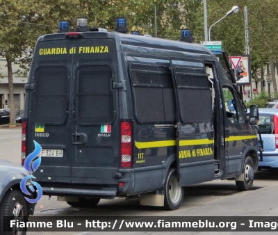 Iveco Daily V serie
Guardia di Finanza
Automezzo per Ordine Pubblico
Allestimento Sperotto
GdiF 324 BH
Parole chiave: Iveco Daily V serie Guardia di Finanza Ordine Pubblico Sperotto GdiF 324 BH