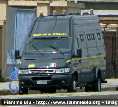 Iveco Daily III serie
Guardia di Finanza
GdiF 539 BA

- variante nuova livrea -
Parole chiave: Iveco Daily III serie Guardia di Finanza GdiF 539 BA