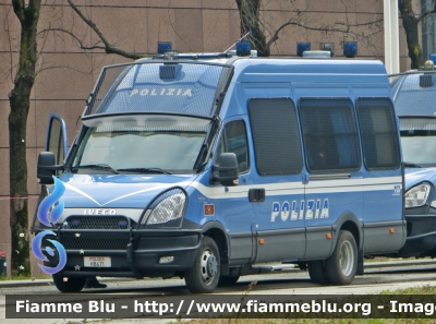 Iveco Daily V serie
Polizia di Stato
Reparto Mobile
POLIZIA H8471
Parole chiave: Iveco Daily V serie Reparto Mobile POLIZIA H8471