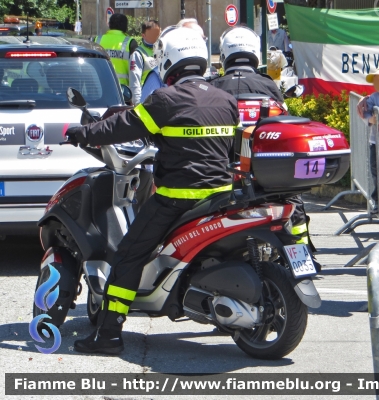 Piaggio MP3 Yourban
Vigili del Fuoco
In scorta al "Giro d'Italia 2014"
VF A0033
Parole chiave: Piaggio MP3 Yourban Vigili del Fuoco Giro d&#039;Italia 2014 VF A0033