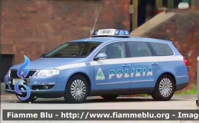 Volkswagen Passat Variant VI serie
Polizia di Stato
Polizia Stradale in Servizio sulla Rete Autostradale ATIVA
POLIZIA H2705
Parole chiave: Volkswagen Passat_Variant_VIserie PoliziaH2705