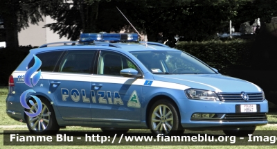 Volkswagen Passat Variant VII serie 4Motion
Polizia di Stato
Polizia Stradale in Servizio sulla Rete Autostradale ATIVA
POLIZIA H8847
- allestita con barra Federal Signal Phoenix Solaris -
Parole chiave: Volkswagen Passat Variant VII serie 4Motion Polizia Stradale ATIVA POLIZIA H8847