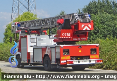 Iveco EuroFire 150E27 I serie
Vigili del Fuoco
Comando Provinciale Torino
Distaccamento Volontario di Volpiano
AutoScala allestita Iveco-Magirus e Ricondizionata Fortini
VF 28982
Parole chiave: Iveco EuroFire 150E27 I serie Vigili del Fuoco Torino Volpiano AutoScala Iveco-Magirus Fortini VF 28982