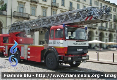 Iveco 330-35
Vigili del Fuoco
Comando Provinciale di Torino
AutoScala da 52 metri allestimento Iveco-Magirus
VF 14783
Parole chiave: Iveco 330-35 VF14783