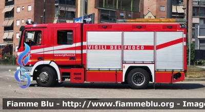 Mercedes-Benz Actros 1841 II serie
Vigili del Fuoco
Comando Provinciale di Torino
Distaccamento Volontario di Rivoli (TO)
AutoPompaSerbatoio allestimento Bai
VF 22597
Parole chiave: Mercedes-Benz Actros 1841 II serie Vigili_del_Fuoco Torino Volontari_Rivoli VF22597