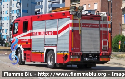 Mercedes-Benz Actros 1841 II serie
Vigili del Fuoco
Comando Provinciale di Torino
Distaccamento Volontario di Rivoli (TO)
AutoPompaSerbatoio allestimento Bai
VF 22597
Parole chiave: Mercedes-Benz Actros 1841 II serie Vigili_del_Fuoco Torino Volontari_Rivoli VF22597