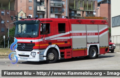 Mercedes-Benz Actros 1841 II serie
Vigili del Fuoco
Comando Provinciale di Torino
Distaccamento Volontario di Rivoli (TO)
AutoPompaSerbatoio allestimento Bai
VF 22597
Parole chiave: Mercedes-Benz Actros 1841 II serie Vigili_del_Fuoco Torino Volontari_Rivoli VF22597