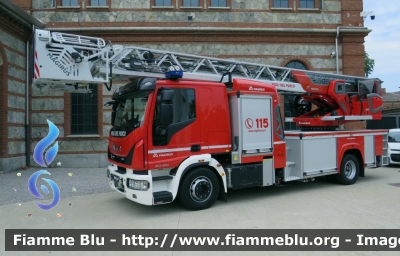 Iveco EuroCargo 160E32 IV serie
Vigili del Fuoco
Autoscala articolata M32L-AS 32 metri
Allestimento Magirus
Parole chiave: Iveco EuroCargo 160E32 IV serie Vigili_del_Fuoco Autoscala_articolata 32_metri Magirus