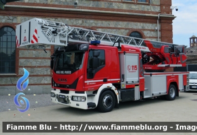 Iveco EuroCargo 160E32 IV serie
Vigili del Fuoco
Autoscala articolata M32L-AS 32 metri
Allestimento Magirus
Parole chiave: Iveco EuroCargo 160E32 IV serie Vigili_del_Fuoco Autoscala_articolata 32_metri Magirus