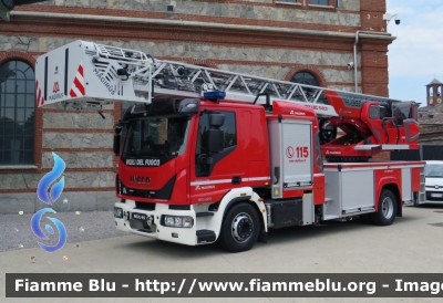 Iveco EuroCargo 160E32 IV serie
Vigili del Fuoco
Autoscala articolata M32L-AS 32 metri
Allestimento Magirus
Parole chiave: Iveco EuroCargo 160E32 IV serie Vigili_del_Fuoco Autoscala_articolata 32_metri Magirus