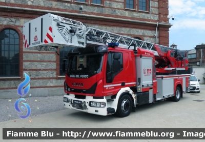 Iveco EuroCargo 160E32 IV serie
Vigili del Fuoco
Autoscala articolata M32L-AS 32 metri
Allestimento Magirus
Parole chiave: Iveco EuroCargo 160E32 IV serie Vigili_del_Fuoco Autoscala_articolata 32_metri Magirus