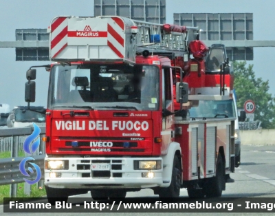 Iveco EuroFire 150E27 I serie
Vigili del Fuoco
Comando Provinciale di Genova
VF 21917
Parole chiave: Iveco EuroFire 150E27_I_serie Genova VF_21917