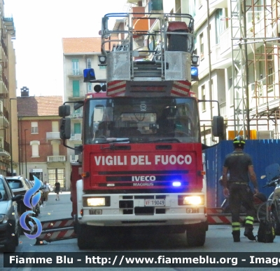 Iveco EuroFire 150E27 I serie
Vigili del Fuoco
Comando Provinciale di Savona
Autoscala da 37 metri allestimento Iveco-Magirus
VF 19049
Parole chiave: Iveco EuroFire_150E27_I_serie Savona VF_19049