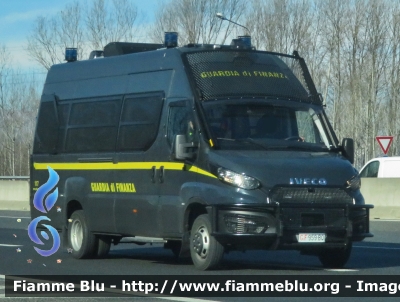 Iveco Daily VI serie restyle
Guardia di Finanza
Automezzo Blindato per Ordine Pubblico
Allestimento Sperotto
GdiF 959 BQ
Parole chiave: Iveco_Daily_VI_serie_restyle Guardia_di_Finanza GdiF_959_BQ