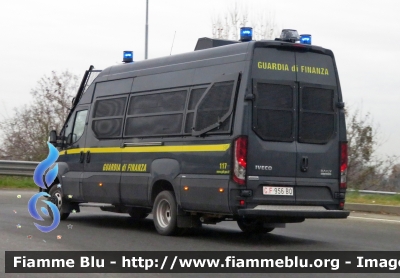 Iveco Daily VI serie restyle
Guardia di Finanza
Automezzo Blindato per Ordine Pubblico
Allestimento Sperotto
GdiF 956 BQ
Parole chiave: Iveco_Daily_VI_serie_restyle Guardia_di_Finanza GdiF_956_BQ