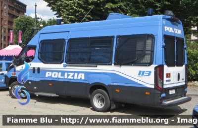 Iveco Daily VI serie
Polizia di Stato
Reparto Mobile
Allestito Sperotto
Decorazione Grafica Artlantis
POLIZIA M1597
Parole chiave: Iveco Daily VI serie Polizia di Stato Reparto Mobile POLIZIA M1597