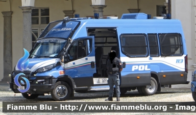 Iveco Daily VI serie
Polizia di Stato
Reparto Mobile
Allestito Sperotto
Decorazione Grafica Artlantis
POLIZIA M1616
Parole chiave: Iveco Daily VI serie Polizia di Stato Reparto Mobile POLIZIA M1616