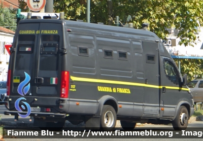 Iveco Daily III serie
Guardia di Finanza
GdiF 540 BA
-nuova livrea-
Parole chiave: Iveco Daily III serie Guardia di Finanza GdiF 540 BA